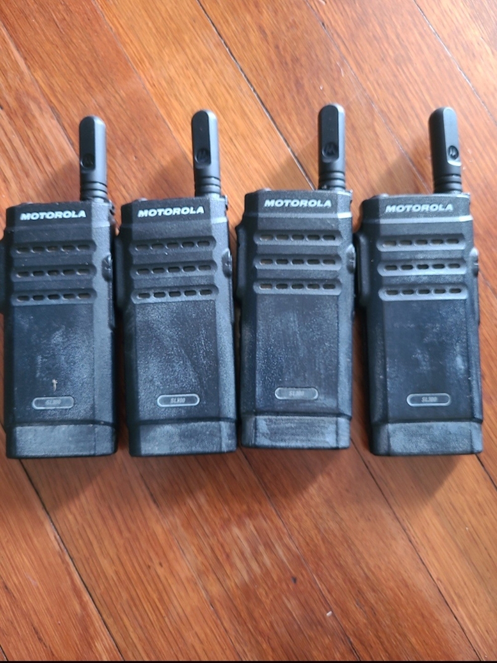 4 qty Motorola SL300 99 Channel Display Radio AAH88QCP9JA2AN UHF Set